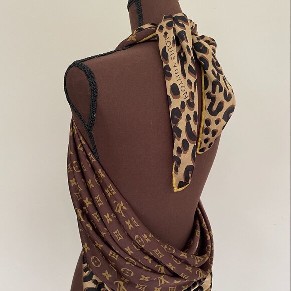New Louis Vuitton Monogram Logo Animal Print Oversize Brown Gold Silk Wrap - Picture 7 of 15